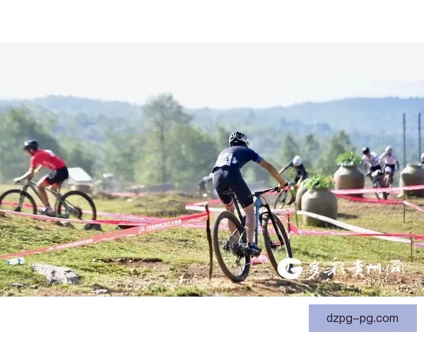 山地车比赛：速度与激情的角逐